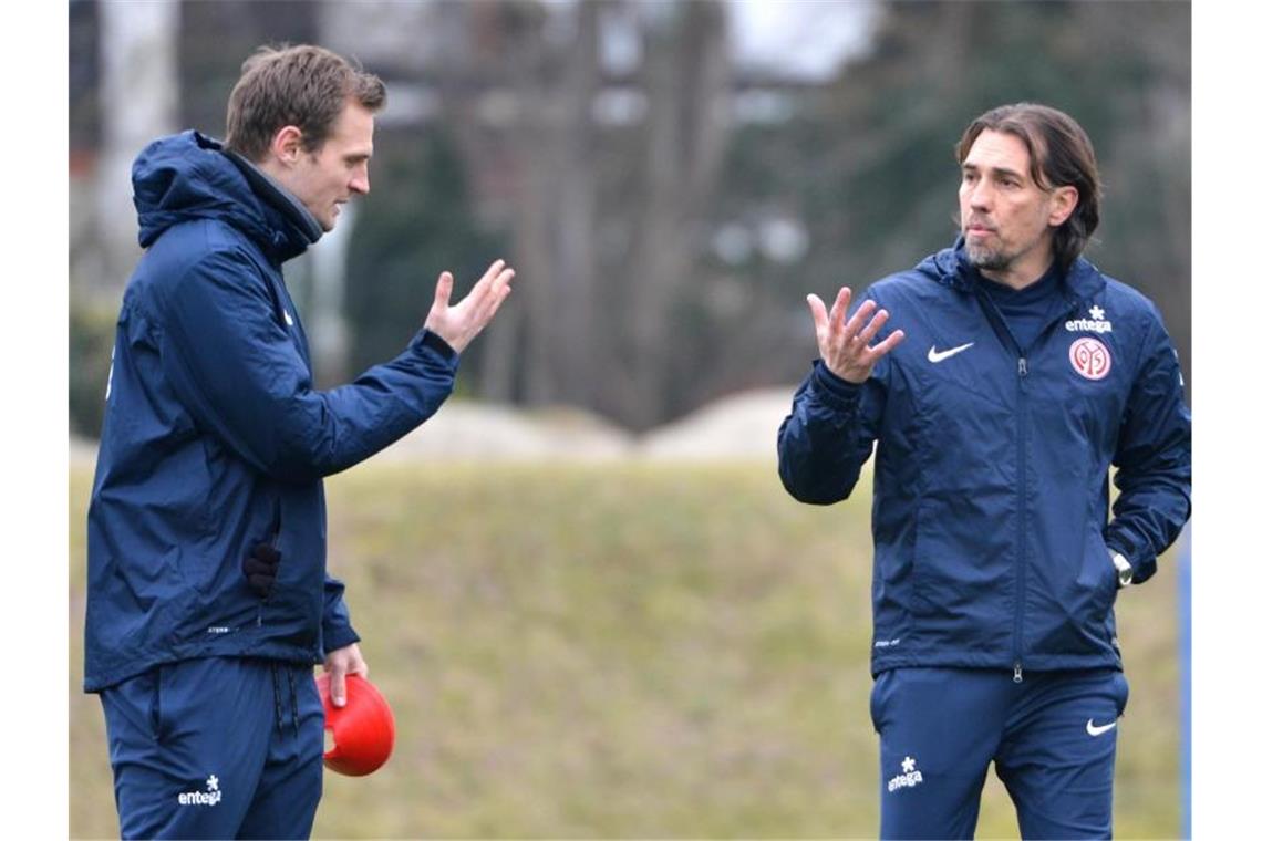 Kommt nach Martin Schmidt (r) auch Co-Trainer Bo Svensson zurück zu Mainz 05?. Foto: picture alliance / dpa