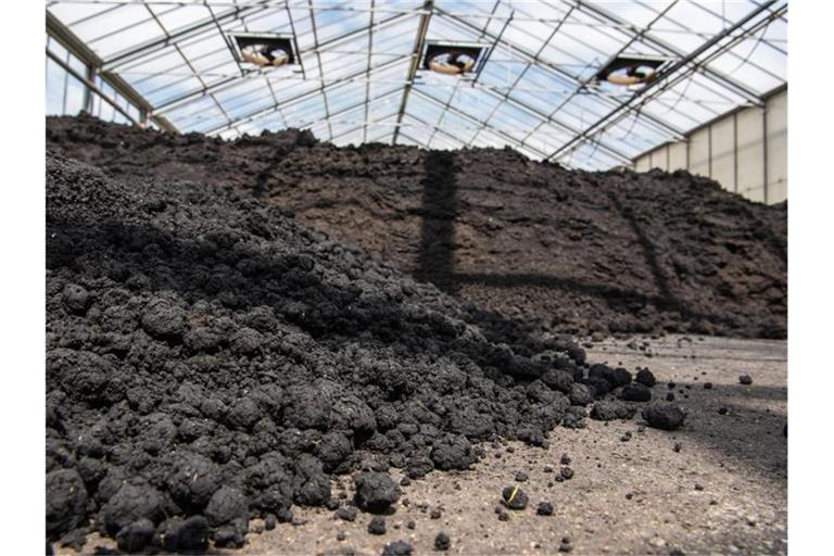 Kommunen suchen nach neuen Abnehmern für Klärschlamm, Kläranlagen können ihren Schlamm nicht mehr so einfach an Landwirte verkaufen. Foto: Nicolas Armer