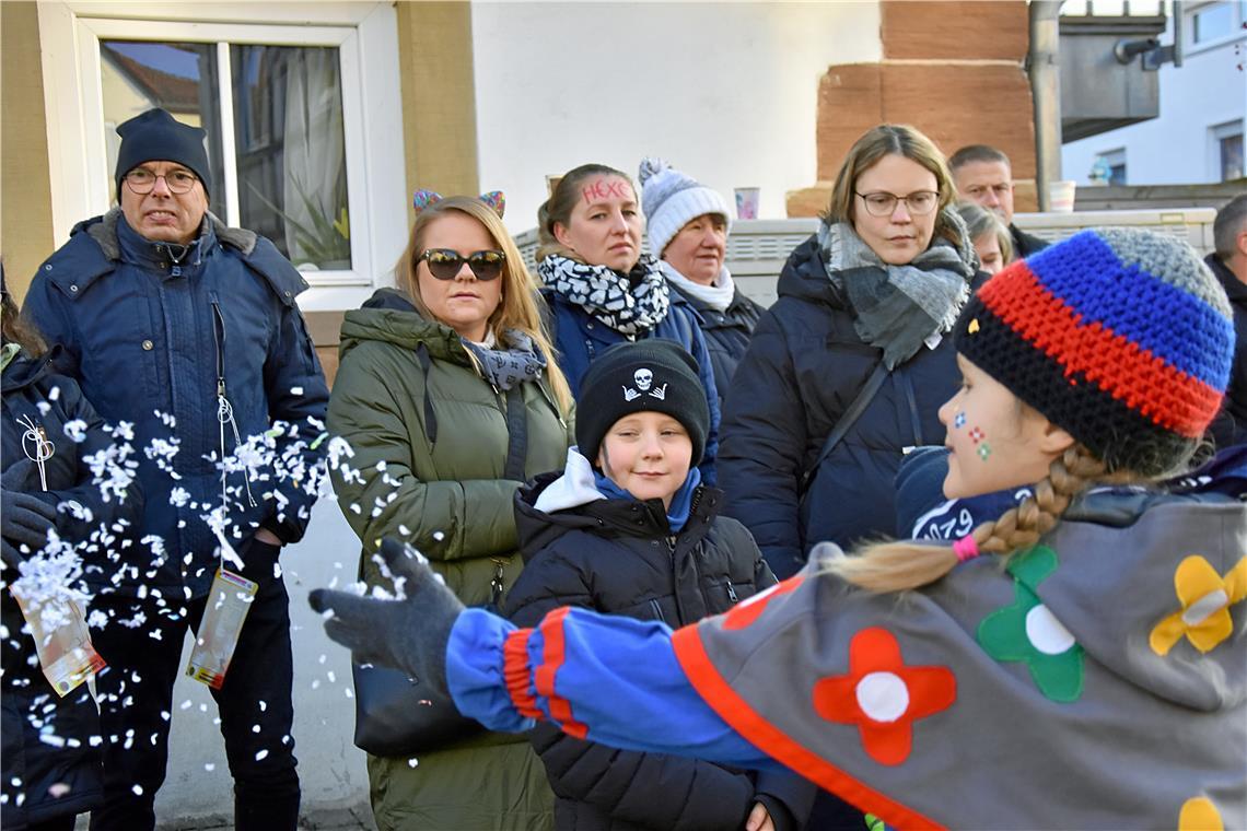 Konfetti-Alarm. 66-Jahre Faschingsverein Burgstetten: großer Jubiläumsumzug. SK