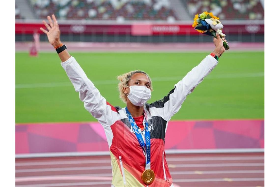 Konnte die Goldmedaille noch nicht ausgiebig feiern: Weitsprung-Olympiasiegerin Malaika Mihambo. Foto: Michael Kappeler/dpa