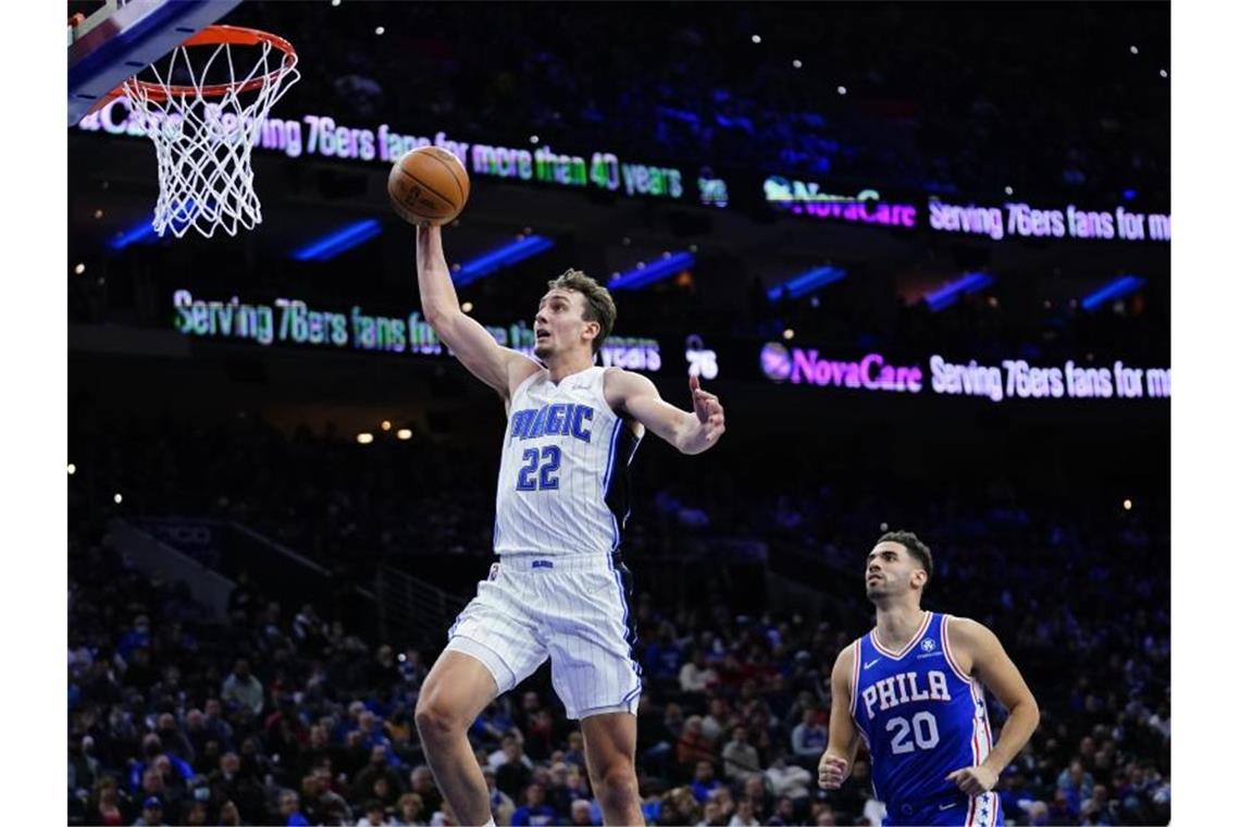 Konnte die Orlando Magic trotz 27 Punkten nicht vor einer Niederlage bewahren: Franz Wagner (l). Foto: Matt Slocum/AP/dpa