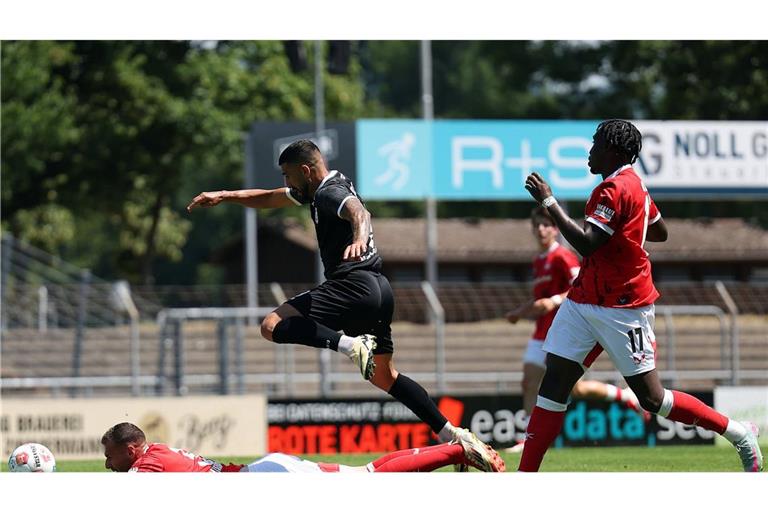 Konstantinos Markopoulos erzielte beide Tore beim Reutlinger Sieg gegen den 1. FCK.     
Foto: IMAGO/Ralf Brueck