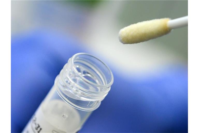 Kontrollen von Teststellen seitens der Gesundheitsämter sind schon deshalb schwierig, weil die Namen und Adressen der Testwilligen für die Abrechnung aus Datenschutzgründen nicht weitergegeben werden dürfen. Foto: Sebastian Gollnow/dpa