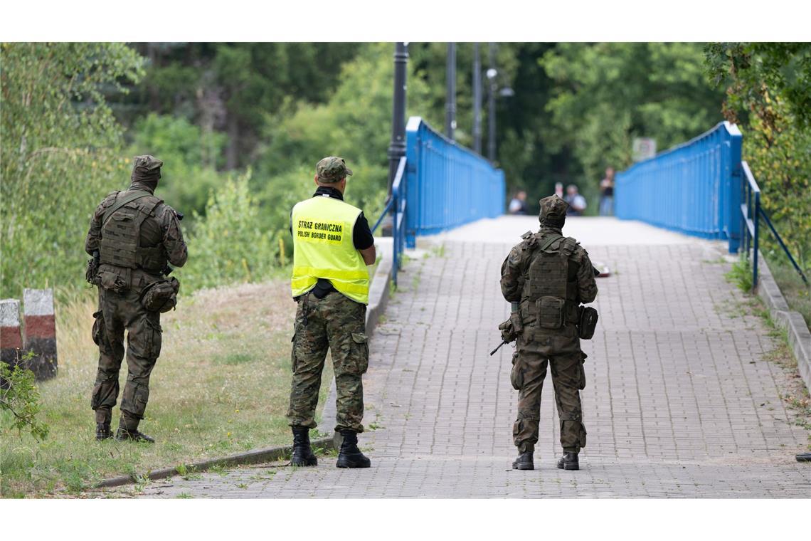Polen und Deutsche kontrollieren Reisende an der Grenze