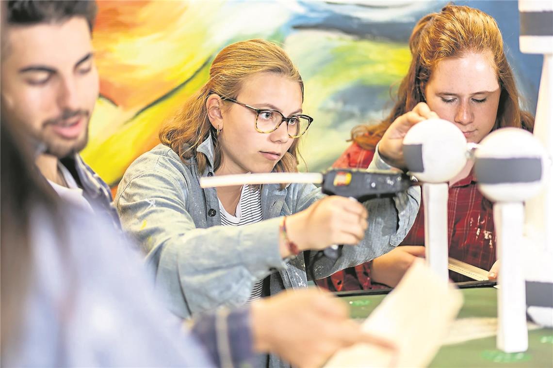 Konzentrierte Arbeit: Azubis im praktischen Unterricht. Foto: Johann-Philipp-Palm-Schule