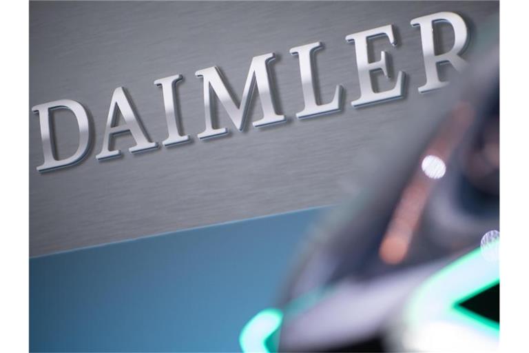Konzernlogo der Daimler AG. Foto: Sebastian Gollnow/dpa/Archivbild
