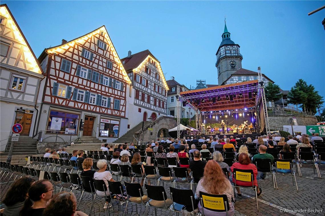 Konzerte auf Backnangs Marktplatz unterm Sternenzelt.