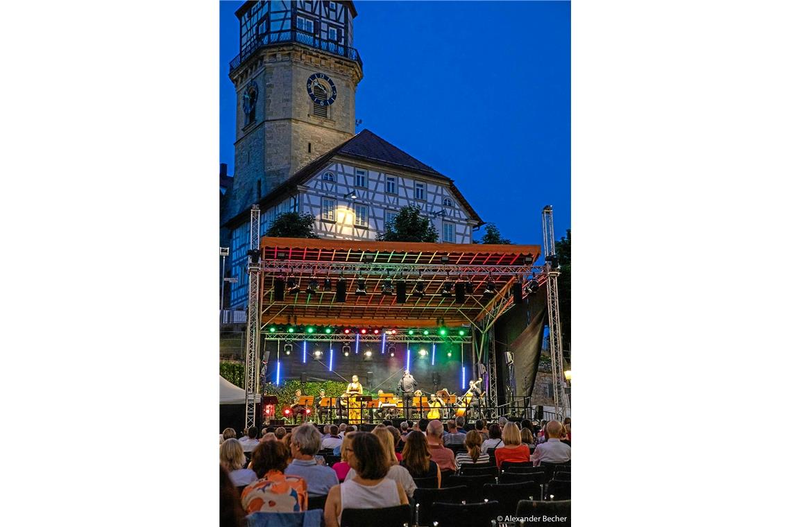 Konzerte auf Backnangs Marktplatz unterm Sternenzelt.