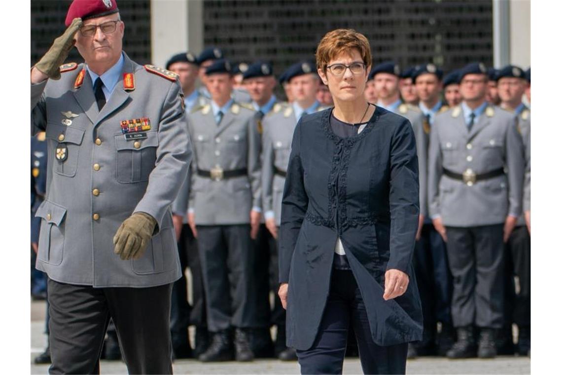 Kramp-Karrenbauer hat mehr Geld für die Bundeswehr gefordert und bringt damit den Koalitionspartner gegen sich auf. Foto: Michael Kappeler