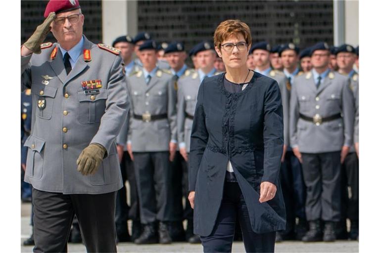 Kramp-Karrenbauer hat mehr Geld für die Bundeswehr gefordert und bringt damit den Koalitionspartner gegen sich auf. Foto: Michael Kappeler