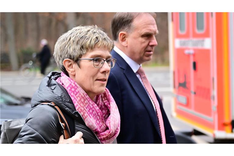 Kramp-Karrenbauer setzt sich gegen Krings durch.