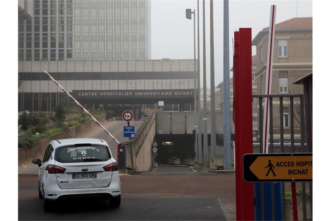 Krankenhaus Bichat in Paris: Als erstes Land in Europa meldete Frankreich drei Patienten mit dem neuen Virus. Foto: Michel Euler/AP/dpa