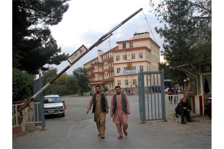 Krankenhaus in Kabul. Weil nach der Machtübernahme durch die Taliban Hilfsgelder gestoppt wurden, haben Tausende Gesundheitseinrichtungen laut der WHO kein Geld mehr für Material oder die Bezahlung der Mitarbeiter. Foto: -/XinHua/dpa
