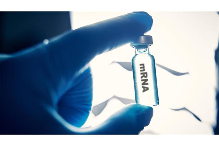 Krebs durch mRNA-Impfungen, etwa gegen Corona? Im Netz kursieren solche Theorien über einen „Turbokrebs“, der durch Impfungen ausgelöst wird. Was ist dran?
