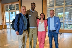 Kreiswirtschaftsförderer Timo John (von links), Oumar Langer von AI-Z Group, Bürgermeisterin Patrizia Rall und Oliver Kettner von der IHK-Bezirkskammer Rems-Murr beim zweiten Netzwerktreffen in Allmersbach im Tal. Foto: Carolin Aichholz