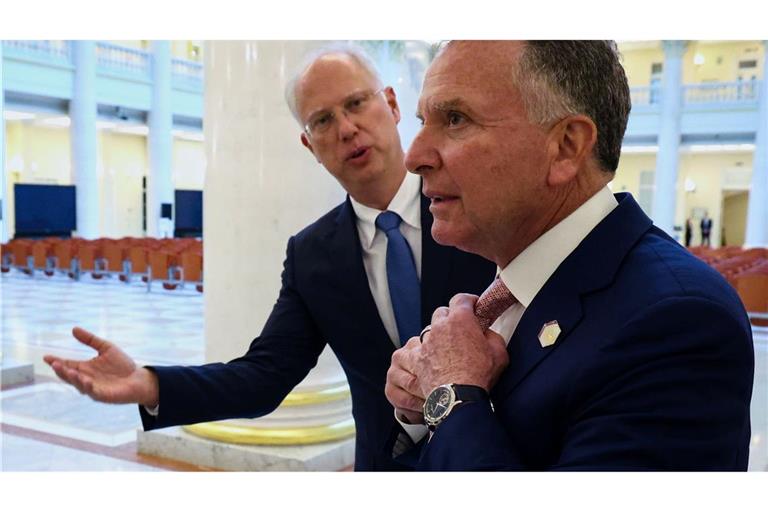 Kreml-Unterhändler Kirill Dmitrijew (links) und der Sondergesandte Steve Witkoff bei Gesprächen sind die Hauptfiguren bei den Gesprächen in Miami. (Archivbild)