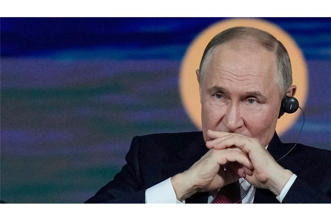 "Die ganze Ukraine ist unser" - Putin beim Wirtschaftsforum Kremlchef Putin versucht, der russischen Wirtschaft eine Rezession zu verbieten.