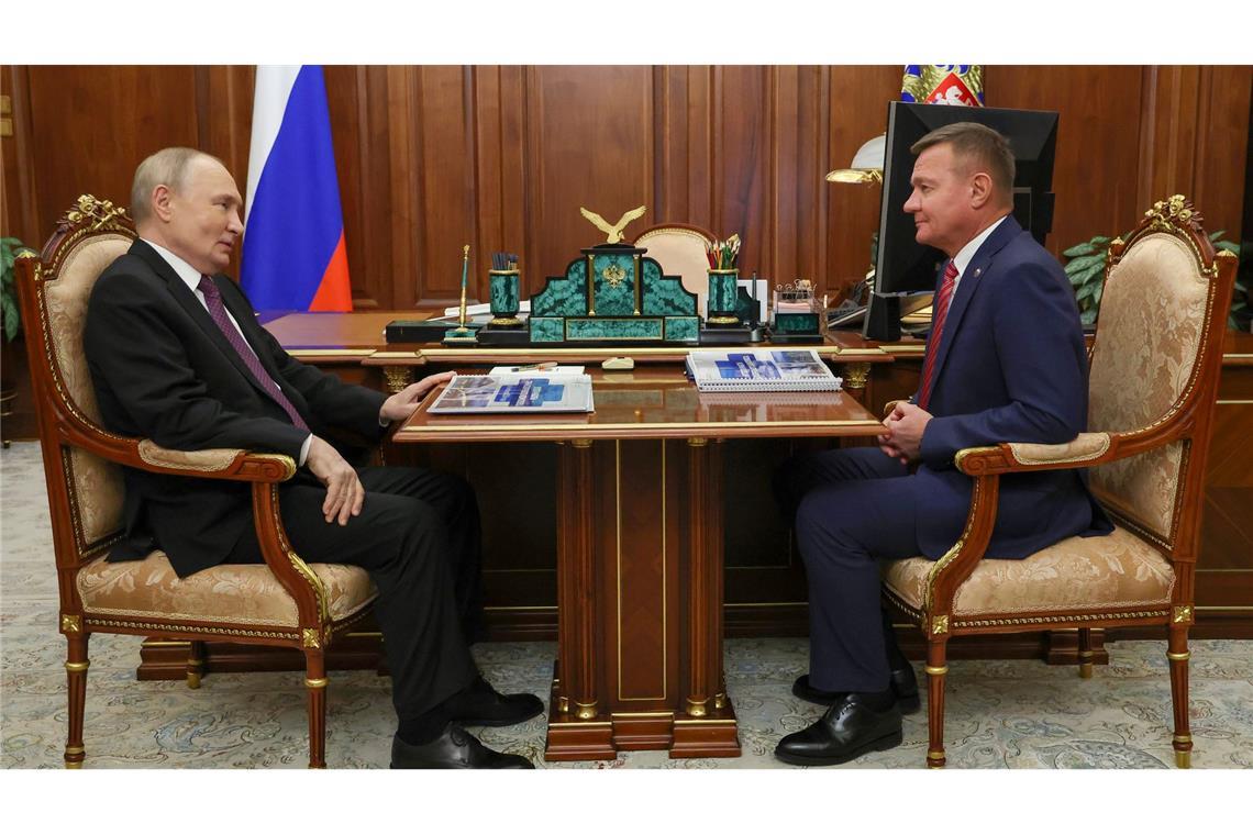 Rätsel um erschossenen Moskauer Minister - Putin feuerte ihn Kremlchef Wladimir Putin feuerte Verkehrsminister Roman Starowoit nach einem guten Jahr im Amt - kurz darauf wurde er tot aufgefunden. (Archivbild)