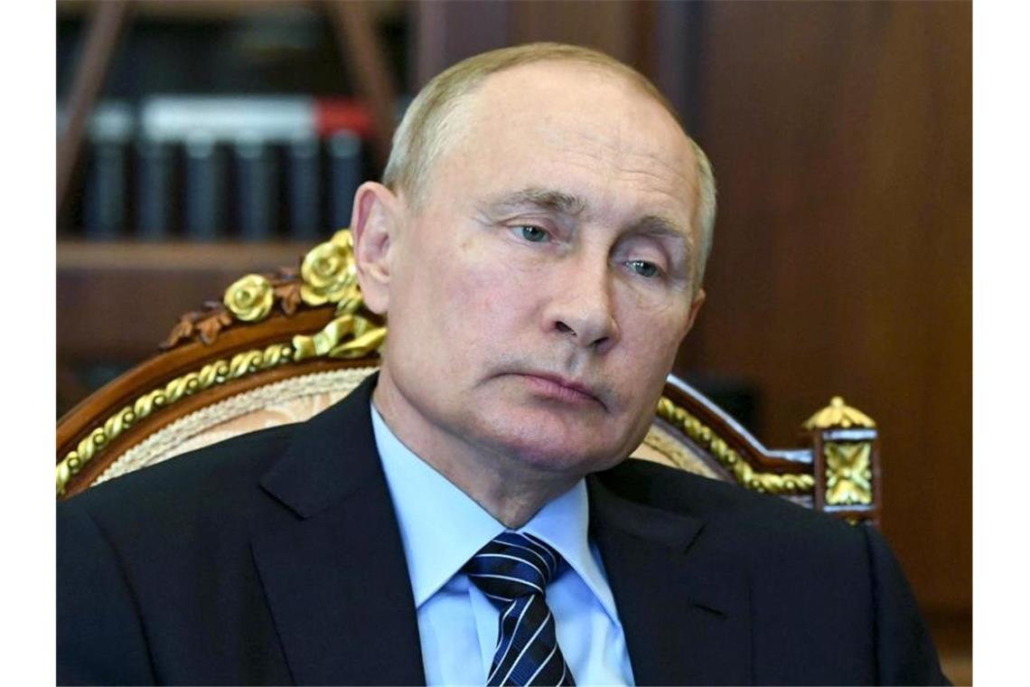 Ostukraine: Waffenruhe trotz neuer Spannungen in Kraft Kremlchef Wladimir Putin lobt die Einigung auf eine neue Waffenruhe. Foto: Alexei Nikolsky/Pool Sputnik Kremlin/dpa