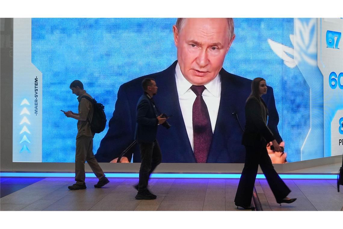 Kremlchef Wladimir Putin weist westliche Warnungen vor einem baldigen Überfall Moskaus auf ein Nato-Land als Unsinn zurück.