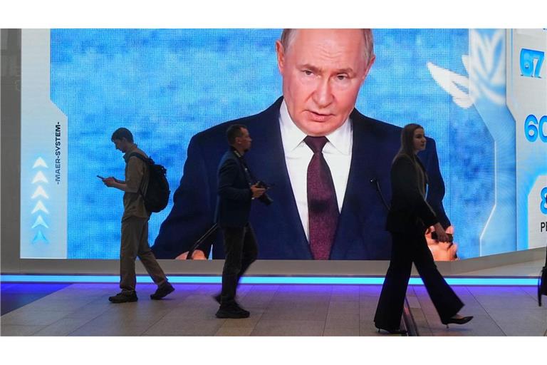 Kremlchef Wladimir Putin weist westliche Warnungen vor einem baldigen Überfall Moskaus auf ein Nato-Land als Unsinn zurück.