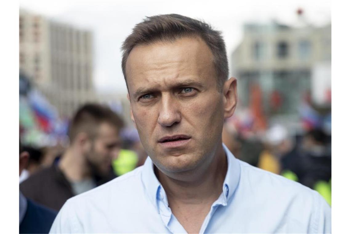 Kremlkritiker Alexej Nawalny soll nach einer möglicher Vergiftung in Berlin behandelt werden. Foto: Pavel Golovkin/AP/dpa
