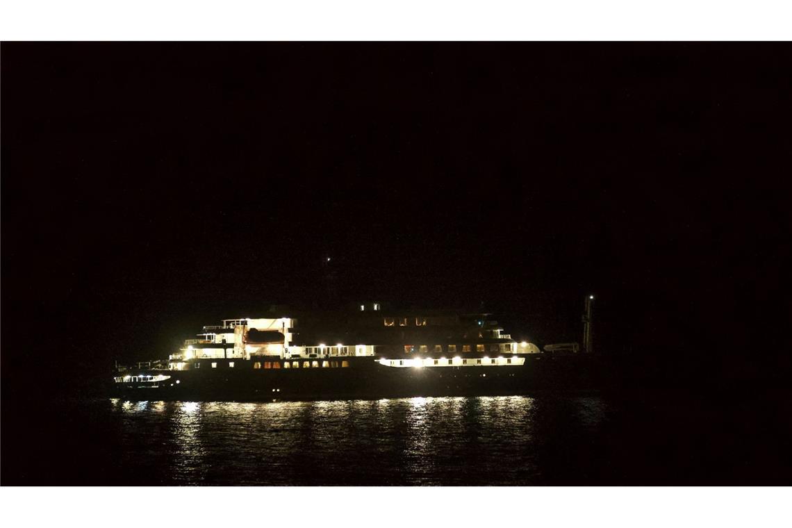 Kreuzfahrtschiff MV Hondius im Dunkeln vor Kap Verde.