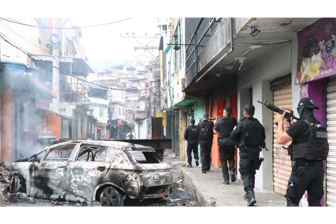 64 Tote bei Einsatz gegen Drogenbande in Rio de Janeiro Kriegsähnliche Szenen spielen sich derzeit in den Armenvierteln von Rio de Janeiro ab.