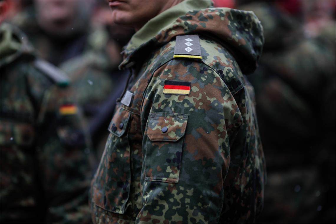 Wehrdienst verweigern: So geht es Kriegsdienstverweigerer müssen einen Antrag stellen.