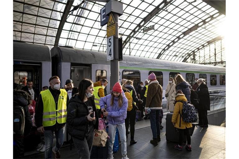 Kriegsflüchtlinge aus der Ukraine kommen am Berliner Hauptbahnhof an. Foto: Fabian Sommer/dpa