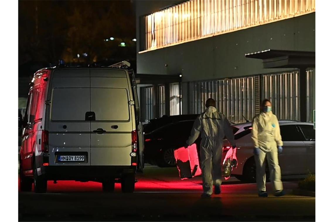 Explosion bei Lidl - drei Personen in Neckarsulm verletzt Kriminaltechniker sind nach der Explosion im Einsatz. Foto: Sebastian Gollnow/dpa