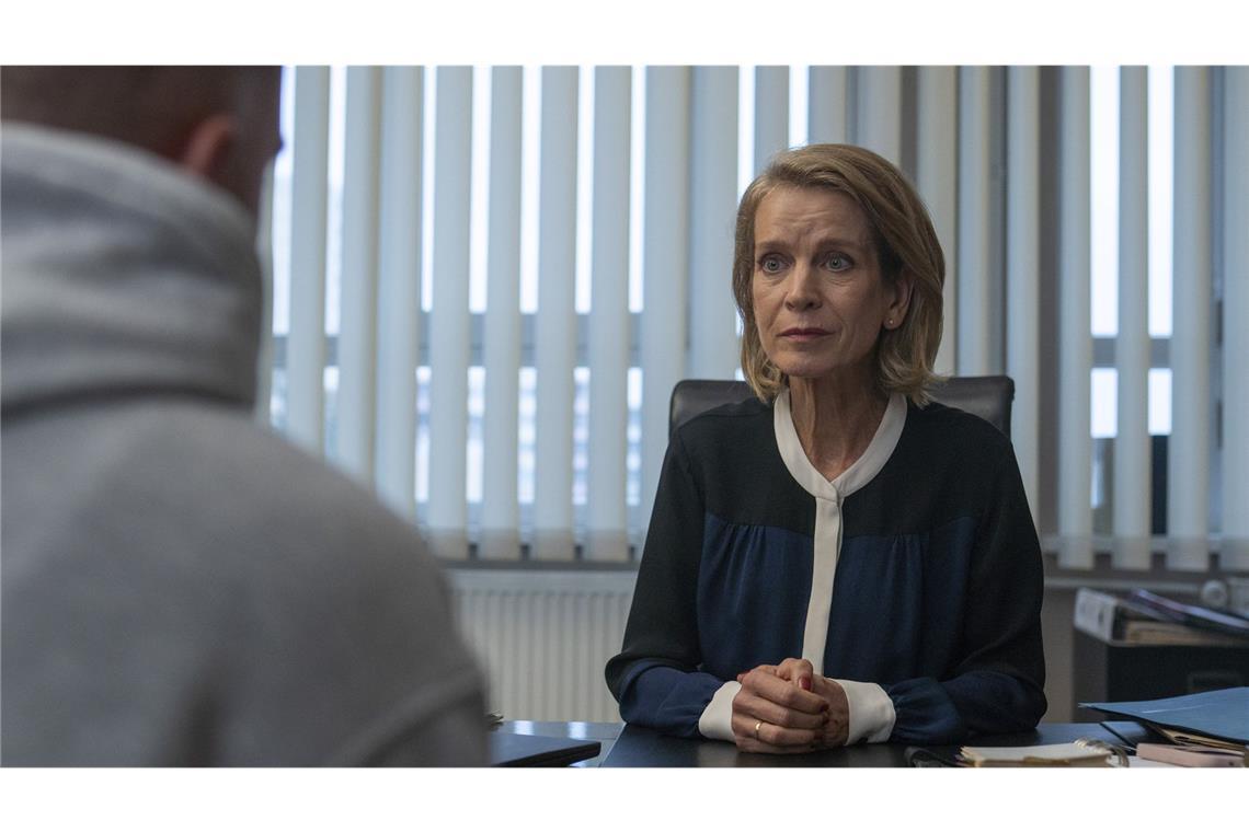 „Dunkelheit“: Wie war der neue „Tatort“ aus Frankfurt? Kripo-Chefin Sandra Schatz (Judith Engel) setzt Kulina unter Druck.