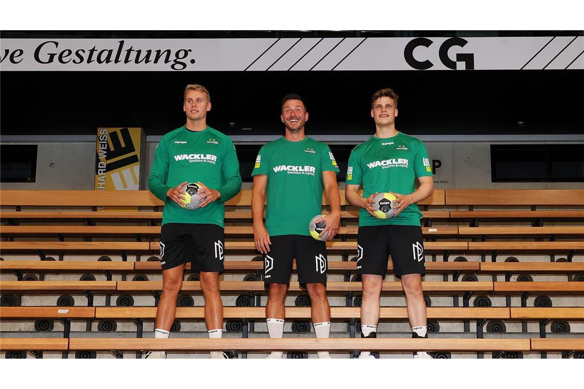 So läuft die Vorbereitung bei Frisch Auf Göppingen Kristian Saeveras, Trainer Ben Matschke, Martin Hanne (v.li.).