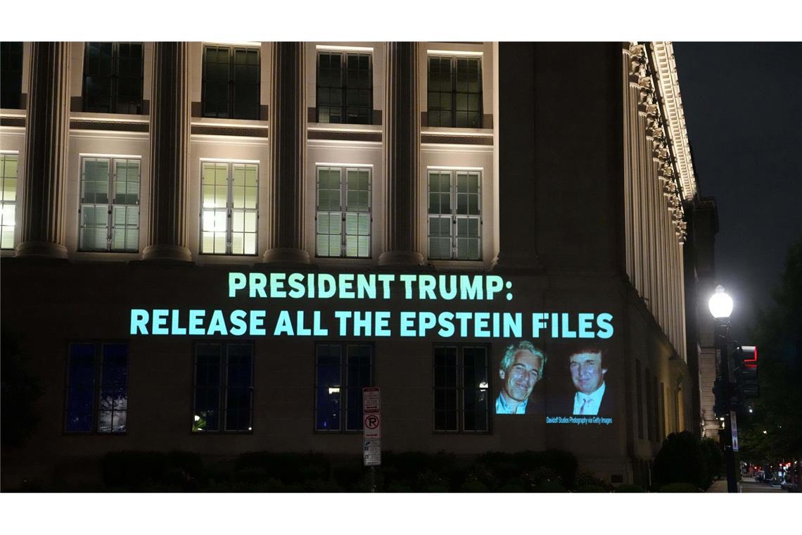 Kritiker - auch aus den eigenen Reihen - fordern von Trump, die Epstein-Akten offenzulegen. (Archivbild)