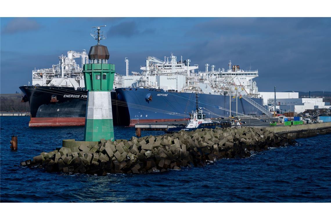 Auslastung an Nordsee-LNG-Terminals höher als an Ostsee Kritiker halten die LNG-Infrastruktur für überdimensioniert, teuer und umweltgefährdend.
