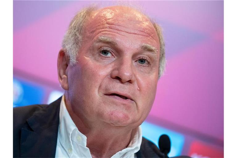 Kritisiert den BVB: Bayern-Ehrenpräsident Uli Hoeneß. Foto: Sven Hoppe/dpa