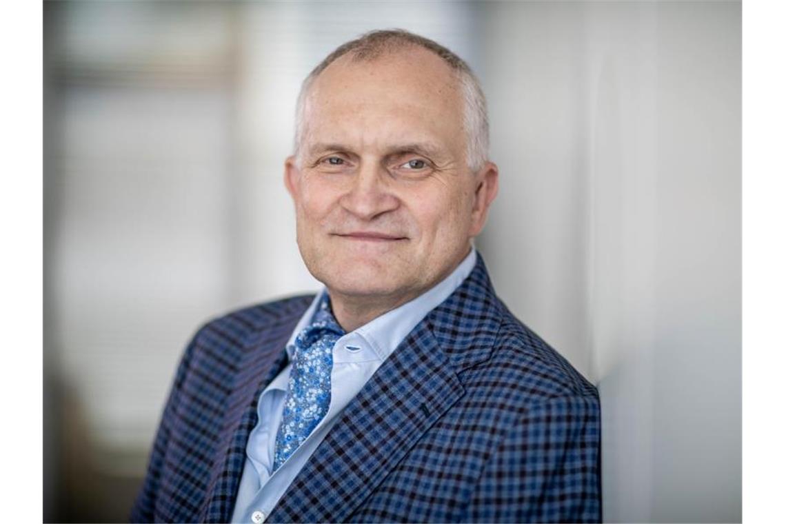 Chef der Wirtschaftsweisen für Steuersenkungen Kritisiert den Koalitionskurs in der Wirtschaftspolitik: der Chef der Wirtschaftsweisen, Christoph Schmidt. Foto: Michael Kappeler