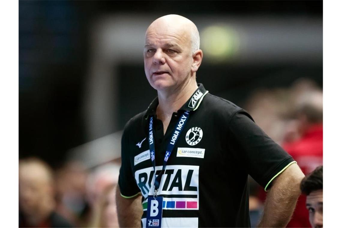 Kritisiert die Fortsetzung des Spielbetriebs der Handball-Bundesliga: Wetzlar-Coach Kai Wandschneider. Foto: Silas Stein/dpa