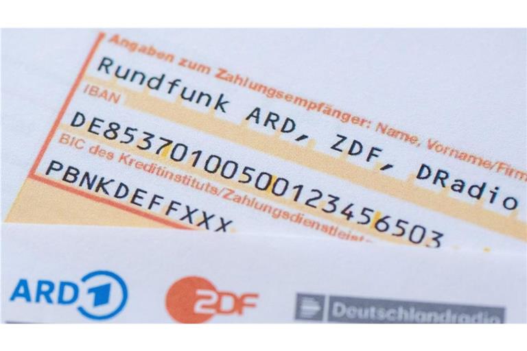 Kritisiert wird nach Angaben des VGH vor allem die aus Klägersicht unausgewogene Berichterstattung des öffentlich-rechtlichen Rundfunks.