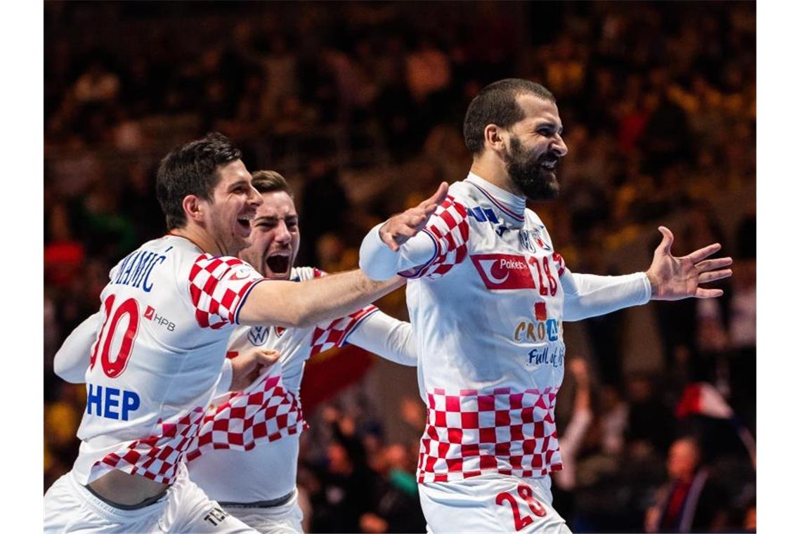 Spannung garantiert: Spanien und Kroatien spielen um EM-Gold Kroatiens Handballer feiern nach dem Sieg gegen Norwegen den Einzug ins EM-Finale. Foto: Johanna Lundberg/Bildbyran via ZUMA Press/dpa