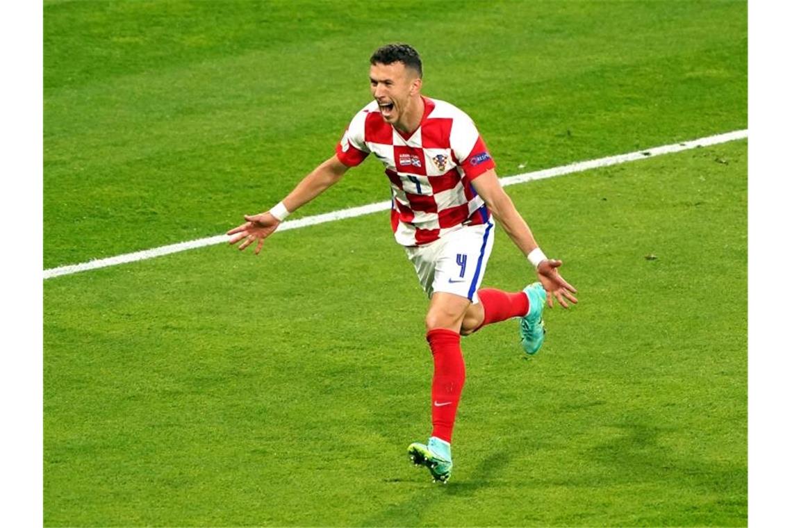 Modric führt Kroatien mit Zaubertor ins Achtelfinale Kroatiens Ivan Perisic feiert das 3:1. Foto: Owen Humphreys/PA Wire/dpa