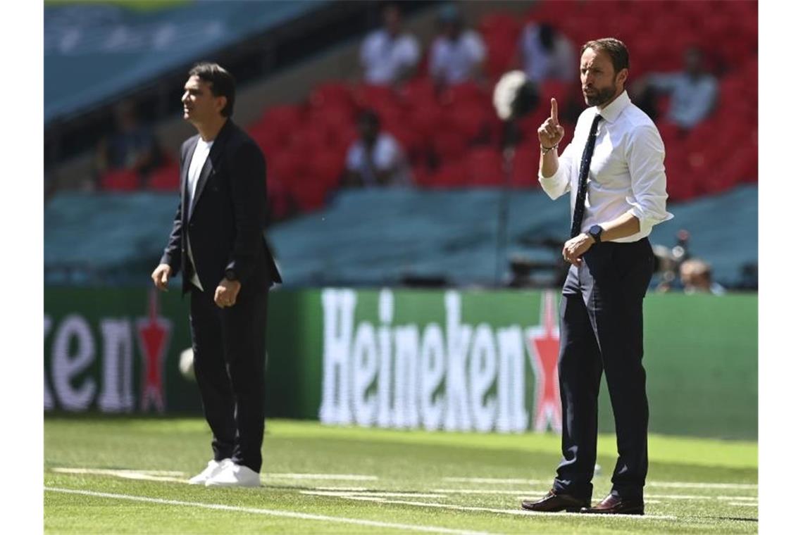 Kroatiens Trainer Zlatko Dalic (l) und Englands Trainer Gareth Southgate. Foto: Glyn Kirk/Pool AFP/AP/dpa