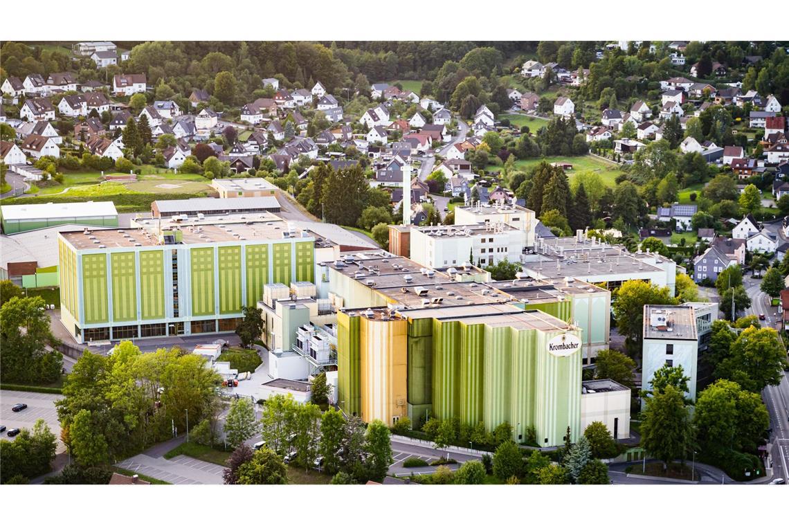 Große Brauer planen Bier-Preiserhöhungen Krombacher hebt die Preise für Flaschenbier und für Fassbier zum Herbst hin an. (Archivbild)