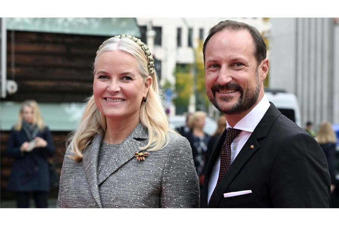 Kronprinz Haakon (rechts) sagte zuletzt immer wieder Termine ab wegen des Gesundheitszustands seiner Frau. (Archivfbild)