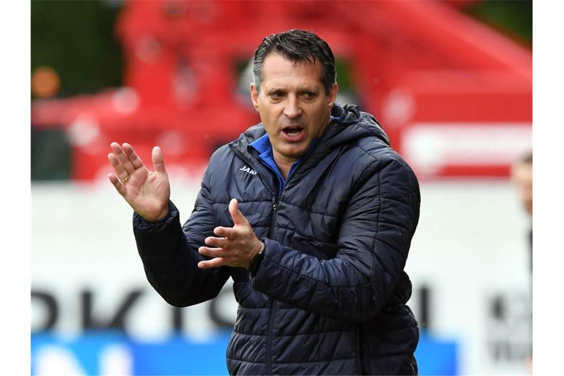 Aufsteiger KSC verlängert mit Trainer Schwartz bis 2021 KSC-Trainer Alois Schwartz. Foto: Uli Deck/Archivbild