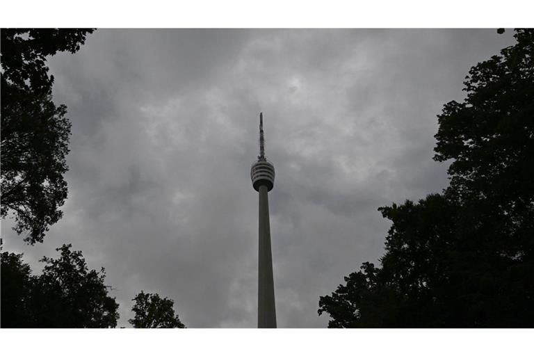 Kühl und nass soll die Woche in Baden-Württemberg nun starten. (Symbolbild)