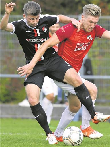 Künftig für die TSG am Ball: Paul Weber (links), der von Ilshofen nach Backnang wechselt. Foto: Imago