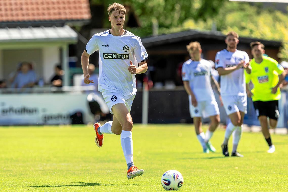 Künftig für die TSG Backnang am Ball: Abwehrspieler Paul König, der vom VfR Aalen in die Etzwiesen kommt. Foto: Alexander Hornauer