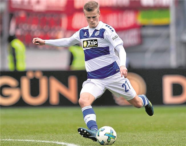Künftig nicht mehr für Zweitligist Duisburg, sondern für die SG Sonnenhof Großaspach in Liga drei am Ball: Dan-Patrick Poggenberg. Foto: Imago
