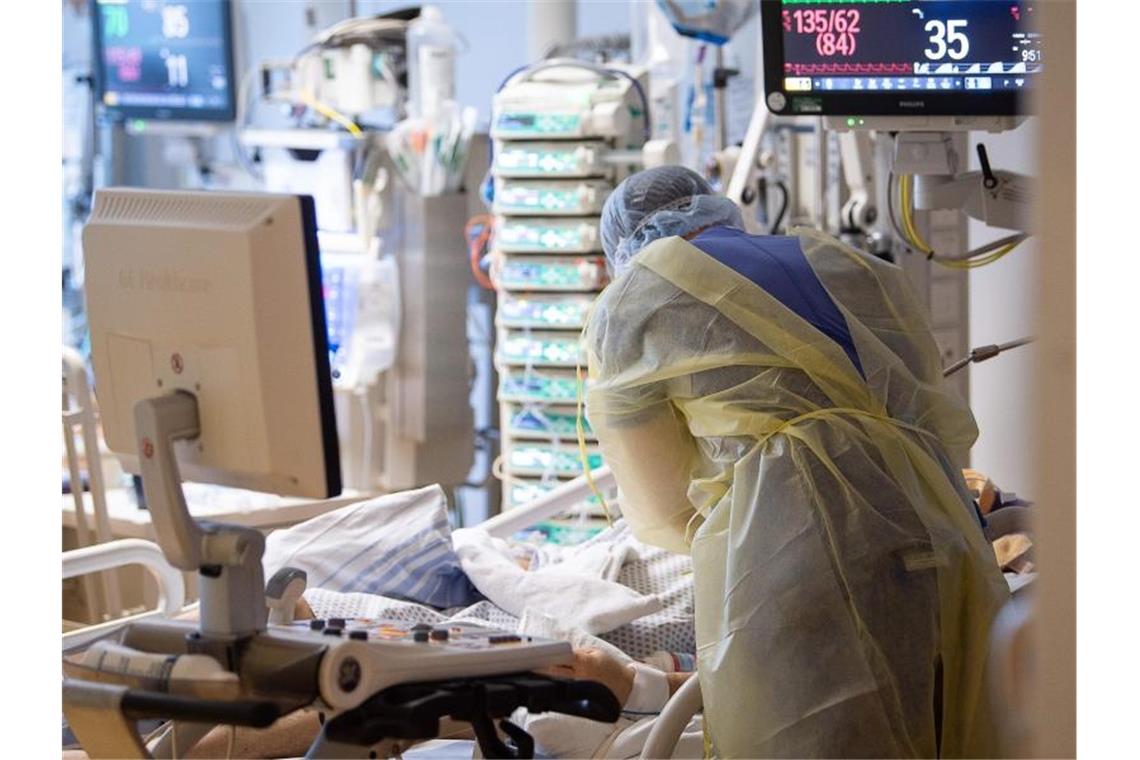 Regionale Klinikbelegung als Corona-Messlatte geplant Künftig soll die Zahl der Krankenhausaufnahmen für die Corona-Maßnahmen entscheidend sein. Foto: Sebastian Gollnow/dpa